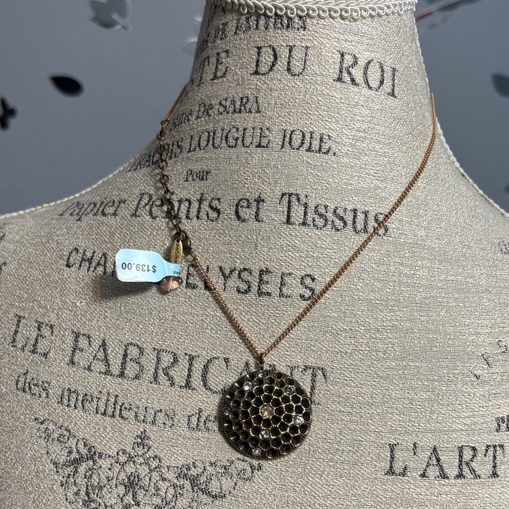 Sabika Black and Gold Pendant Necklace